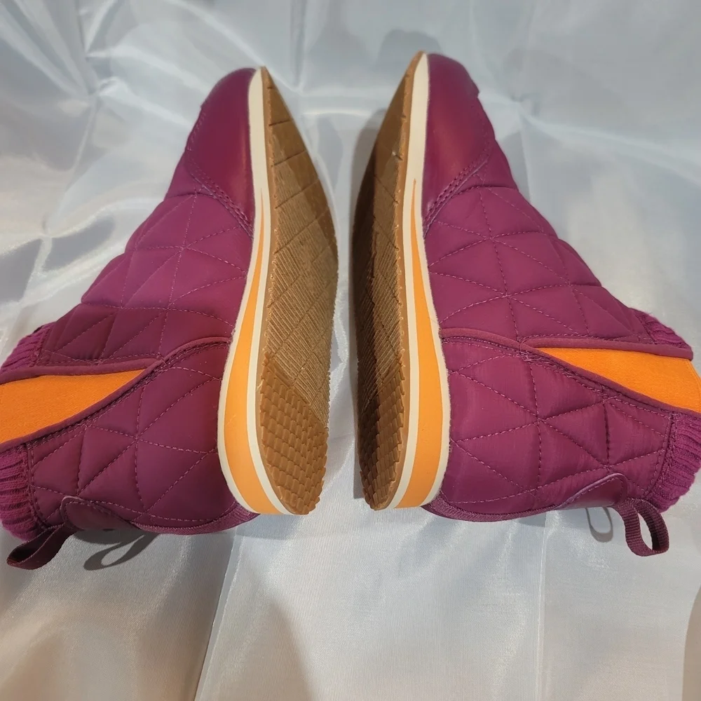 TEVA ReEmber Puffer Booties Purple EUC Sz 6
